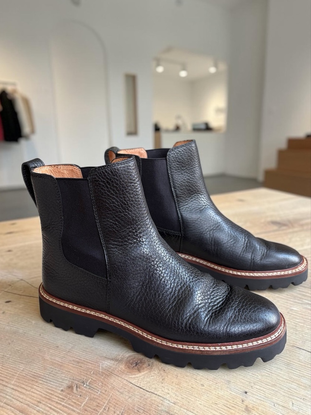 Madewell Chelsea The Citywalk Lug-sole Boot in Black Leather